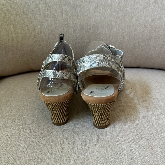 Aerosols HeelRest Sandals - Picture 5 of 8